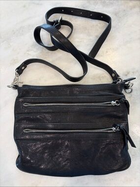 Classic Black Leather Crossbody Bag - Sleek Everyday Carry